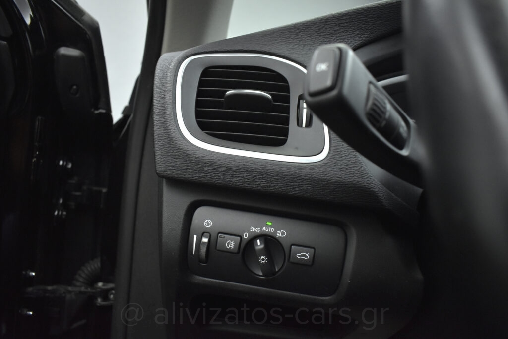 Volvo V40 Cross Country - T3 Momentum Auto Full Led Facelift 152hp