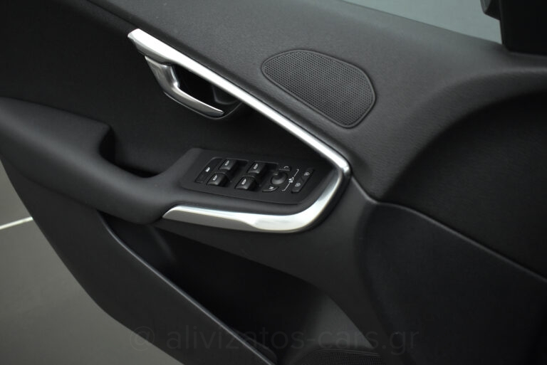 Volvo V40 Cross Country - T3 Momentum Auto Full Led Facelift 152hp