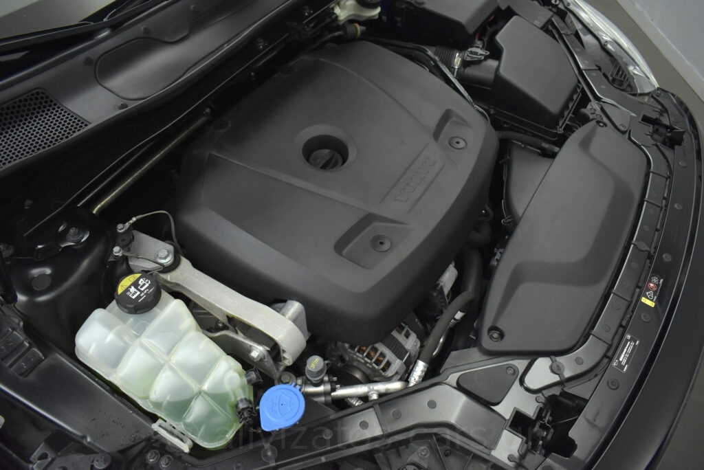 Volvo V40 Cross Country - T3 Momentum Auto Full Led Facelift 152hp