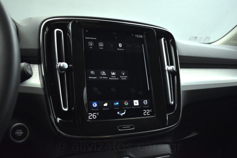 Volvo XC40 - 1.5 MOMENTUM AUTOMATIC 163hp