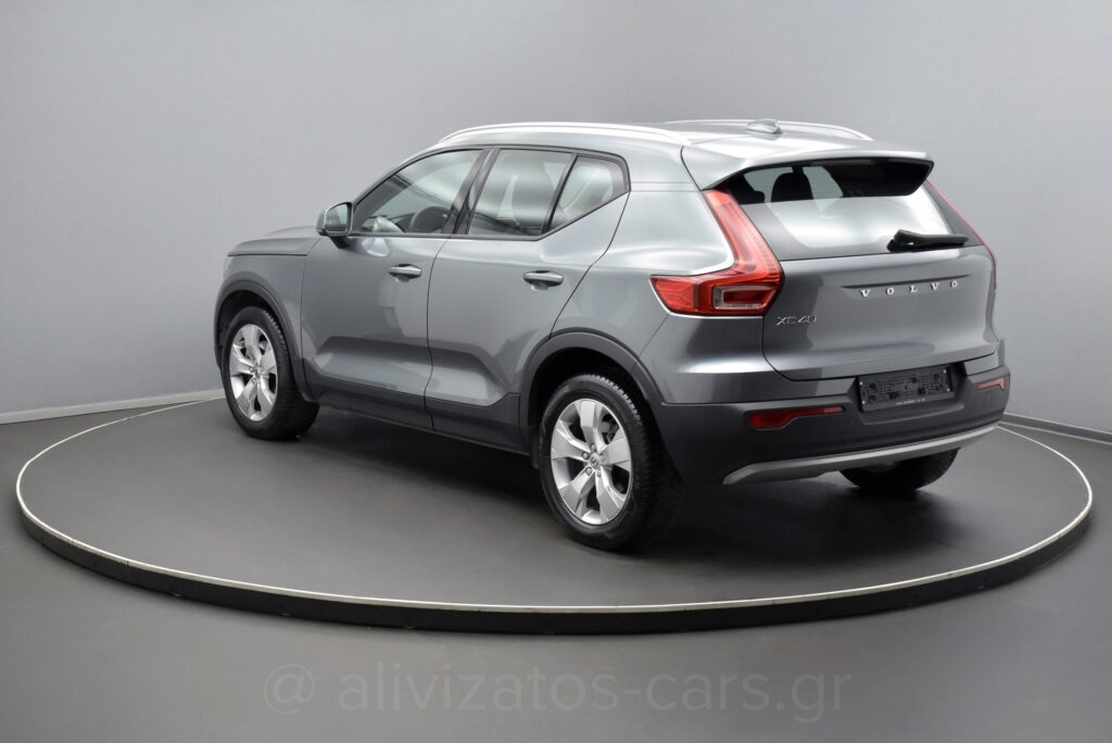 Volvo XC40 - 1.5 MOMENTUM AUTOMATIC 163hp