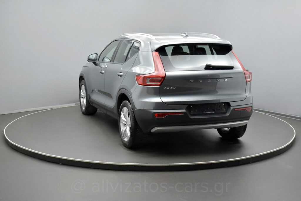 Volvo XC40 - 1.5 MOMENTUM AUTOMATIC 163hp