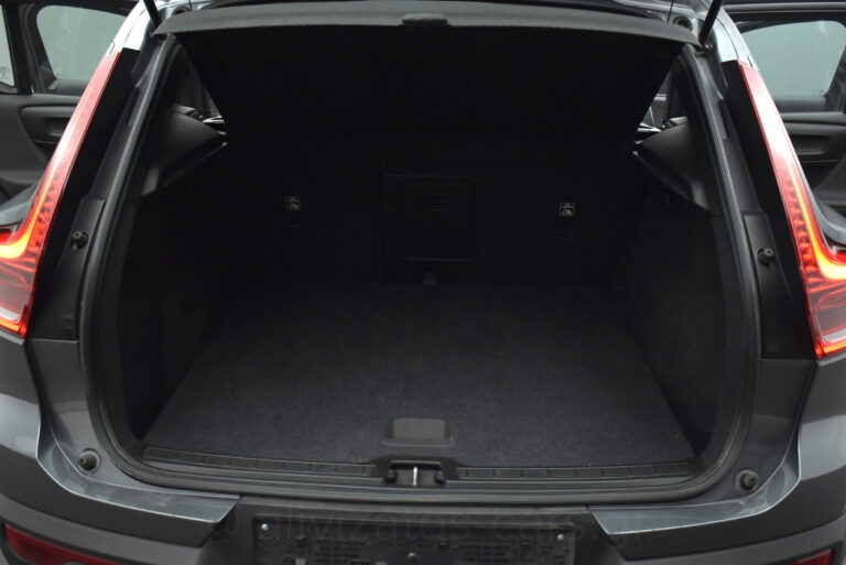 Volvo XC40 - 1.5 MOMENTUM AUTOMATIC 163hp