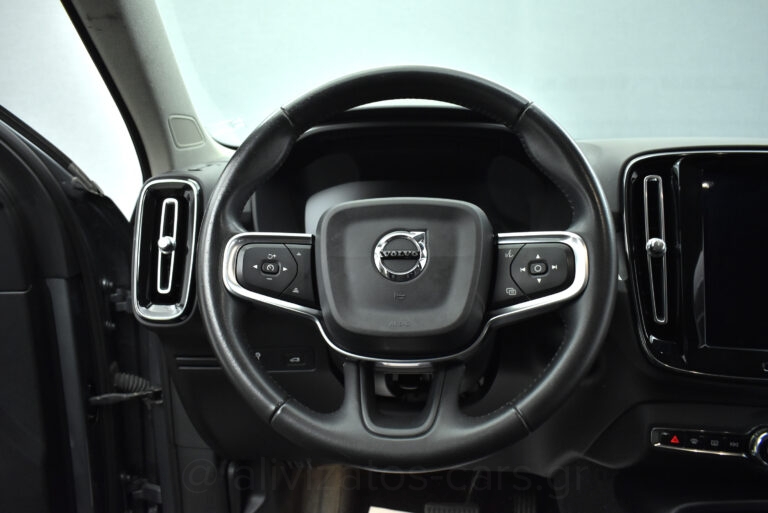 Volvo XC40 - 1.5 MOMENTUM AUTOMATIC 163hp