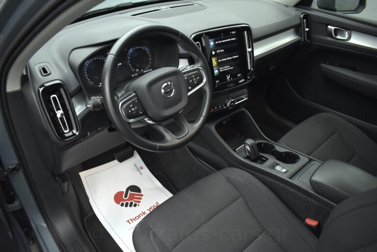 Volvo XC40 - 1.5 MOMENTUM AUTOMATIC 163hp