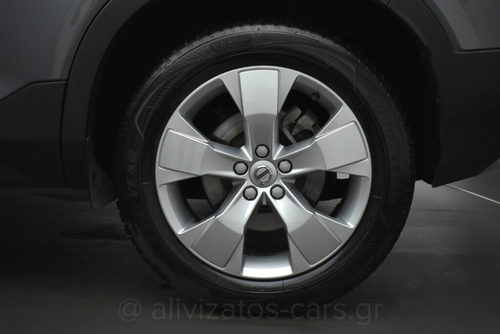 Volvo XC40 - 1.5 MOMENTUM AUTOMATIC 163hp