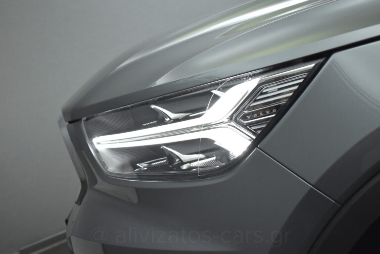 Volvo XC40 - 1.5 MOMENTUM AUTOMATIC 163hp