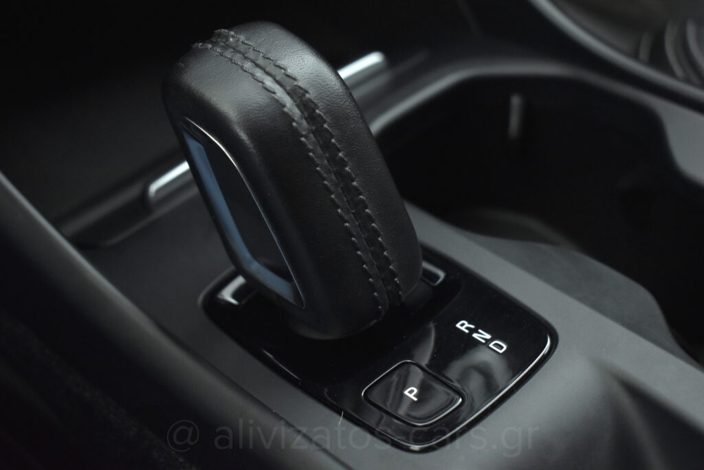 Volvo XC40 - 1.5 MOMENTUM AUTOMATIC 163hp