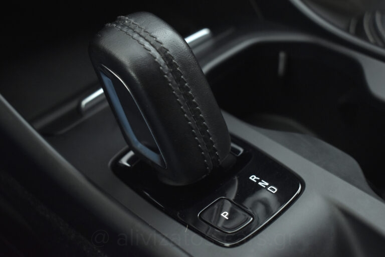 Volvo XC40 - 1.5 MOMENTUM AUTOMATIC 163hp