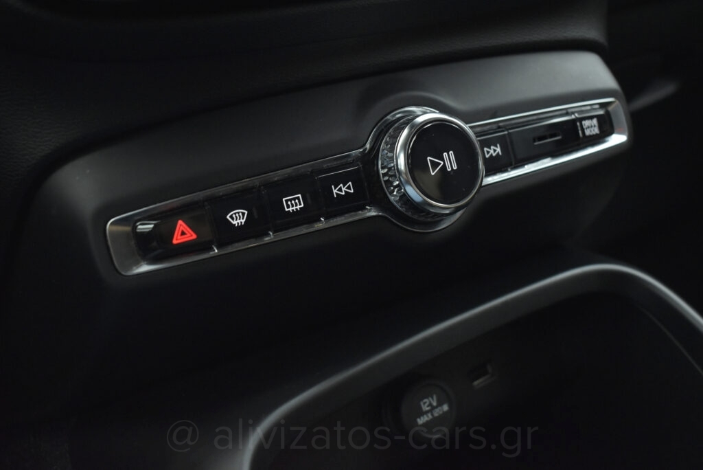 Volvo XC40 - 1.5 MOMENTUM AUTOMATIC 163hp