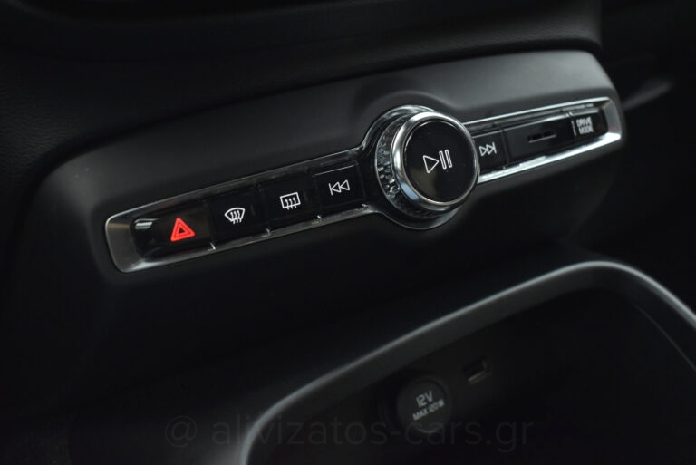 Volvo XC40 - 1.5 MOMENTUM AUTOMATIC 163hp