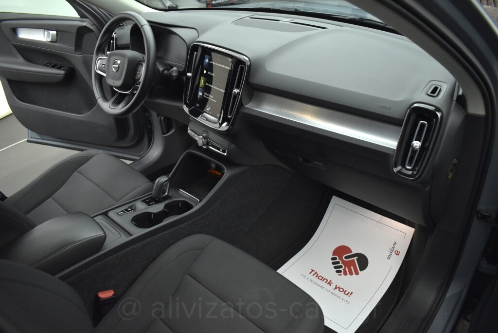 Volvo XC40 - 1.5 MOMENTUM AUTOMATIC 163hp