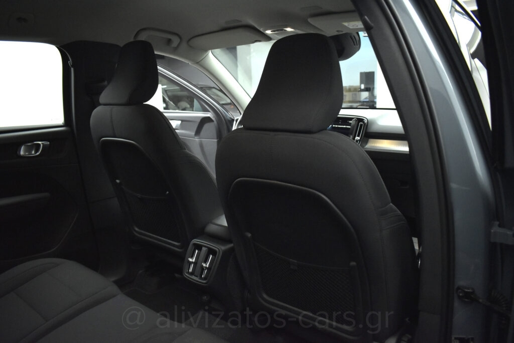 Volvo XC40 - 1.5 MOMENTUM AUTOMATIC 163hp