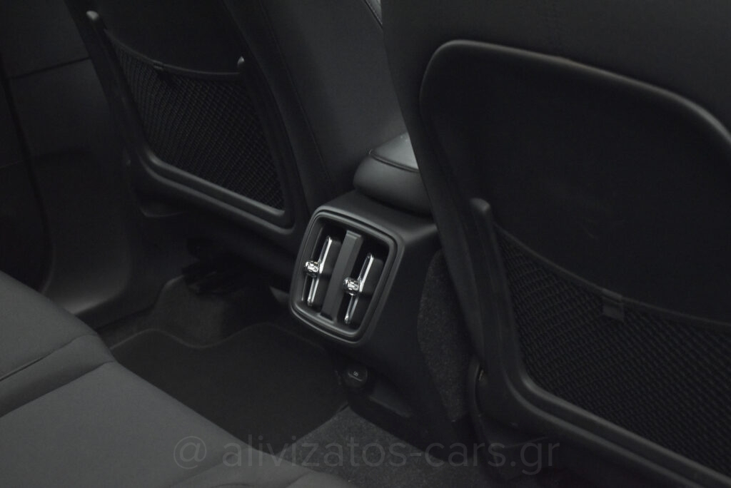 Volvo XC40 - 1.5 MOMENTUM AUTOMATIC 163hp