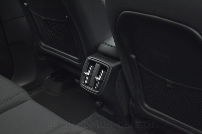 Volvo XC40 - 1.5 MOMENTUM AUTOMATIC 163hp