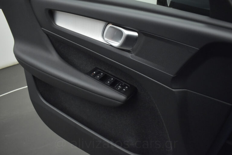 Volvo XC40 - 1.5 MOMENTUM AUTOMATIC 163hp