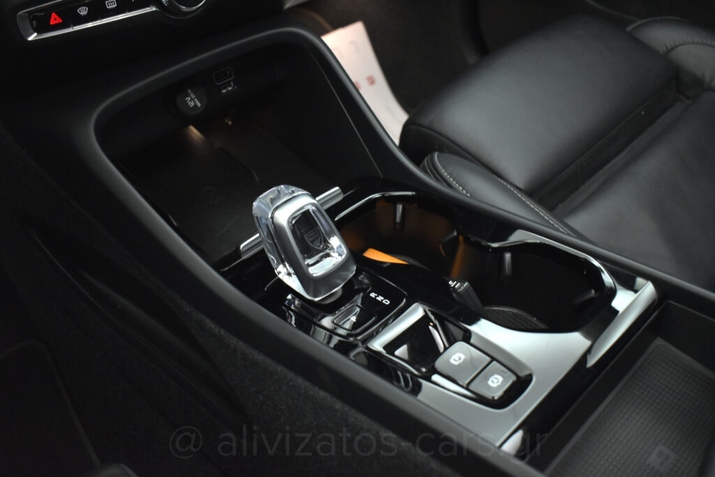 Volvo XC40 - 1.5 T5 PHEV ULTIMATE Panorama Leather Harman Facelift