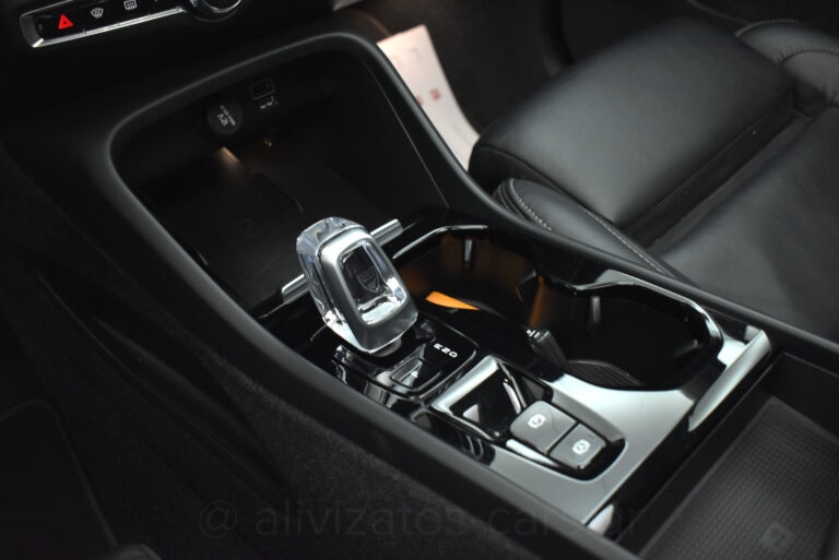 Volvo XC40 - 1.5 T5 PHEV ULTIMATE Panorama Leather Harman Facelift