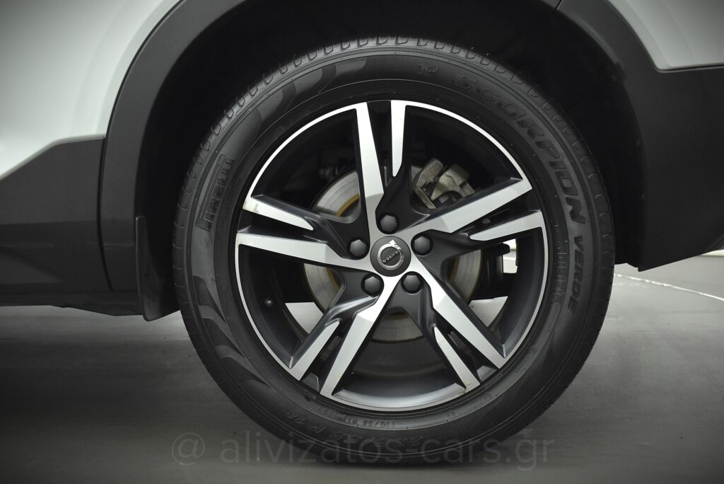 Volvo XC40 - D4 R-Design 190hp Panorama 4x4