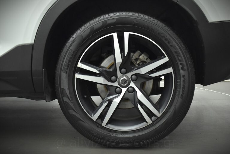 Volvo XC40 - D4 R-Design 190hp Panorama 4x4