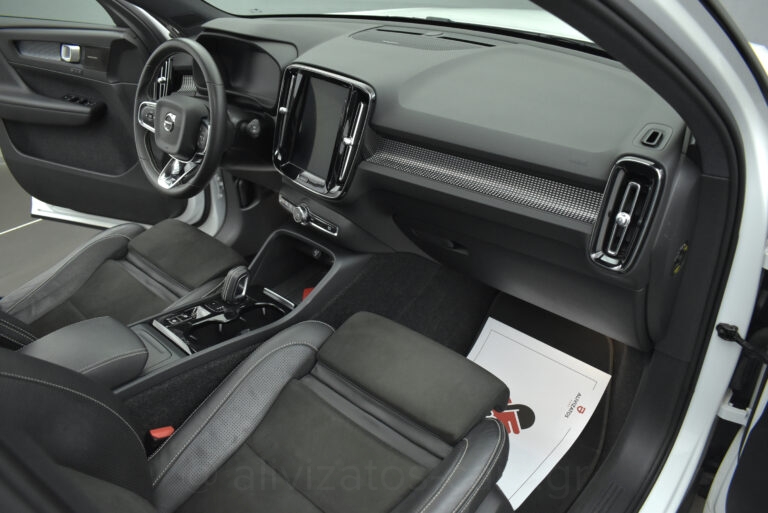 Volvo XC40 - D4 R-Design 190hp Panorama 4x4