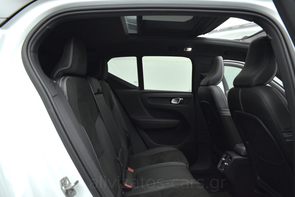 Volvo XC40 - D4 R-Design 190hp Panorama 4x4