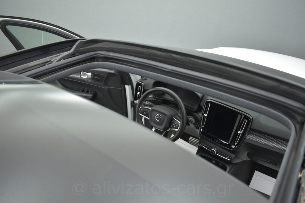 Volvo XC40 - D4 R-Design 190hp Panorama 4x4