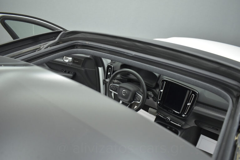 Volvo XC40 - D4 R-Design 190hp Panorama 4x4