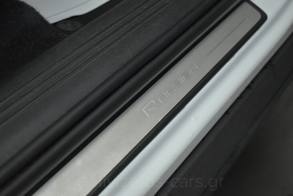 Volvo XC40 - D4 R-Design 190hp Panorama 4x4