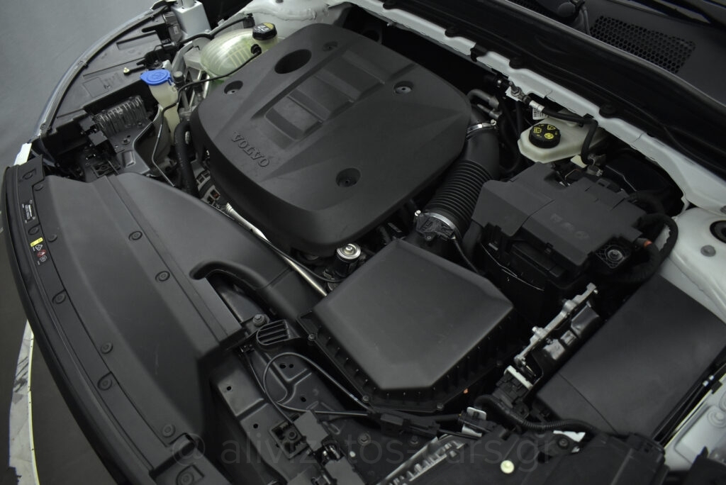 Volvo XC40 - D4 R-Design 190hp Panorama 4x4