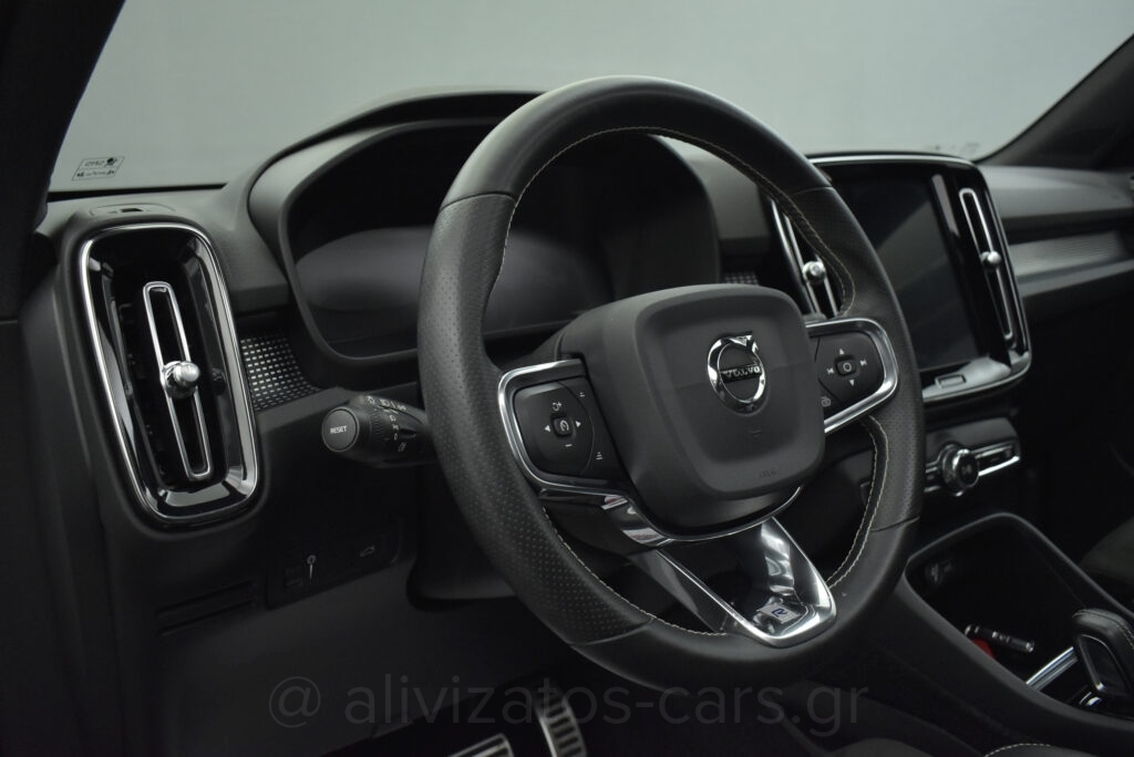Volvo XC40 - D4 R-Design 190hp Panorama 4x4