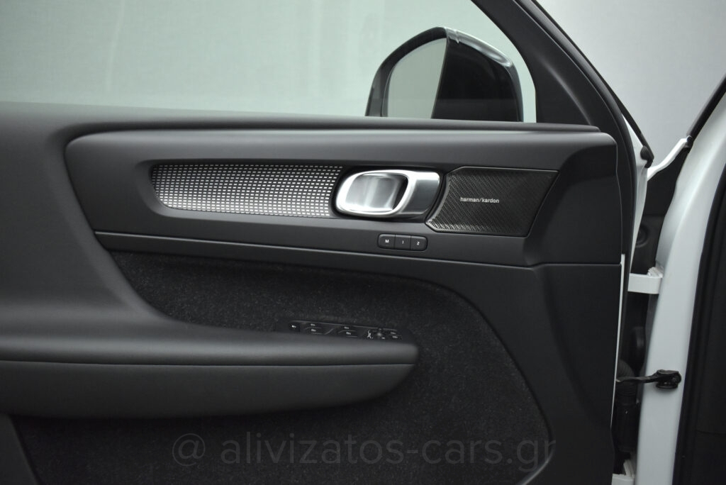 Volvo XC40 - D4 R-Design 190hp Panorama 4x4