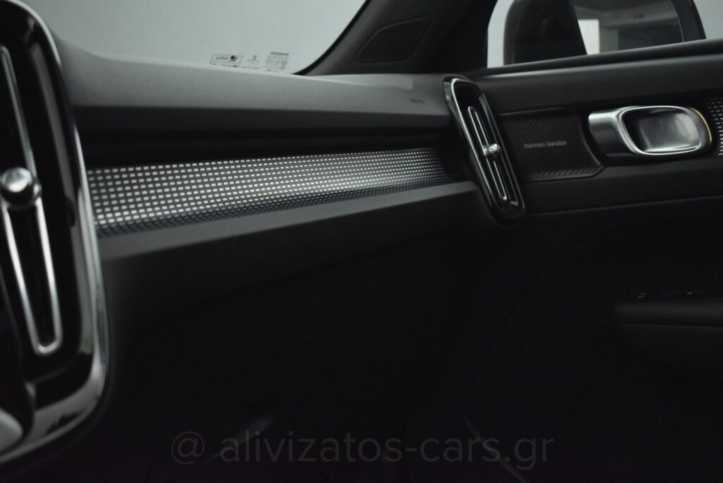 Volvo XC40 - D4 R-Design 190hp Panorama 4x4