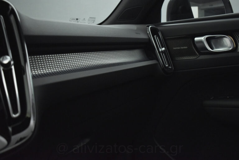 Volvo XC40 - D4 R-Design 190hp Panorama 4x4