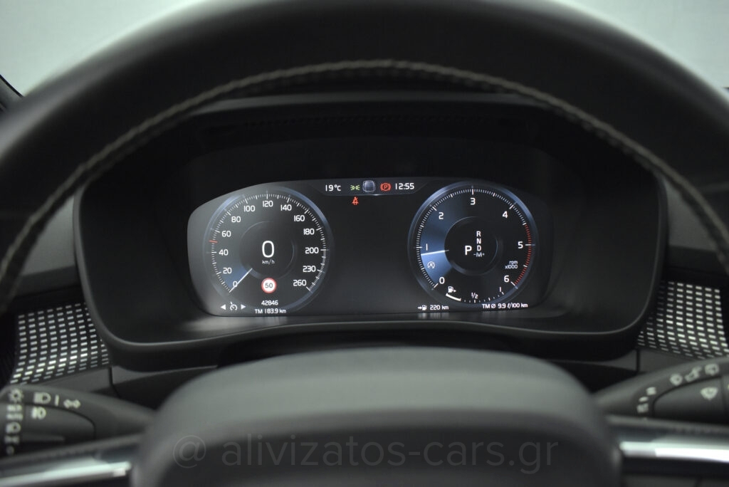 Volvo XC40 - D4 R-Design 190hp Panorama 4x4