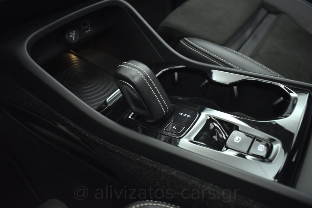 Volvo XC40 - D4 R-Design 190hp Panorama 4x4