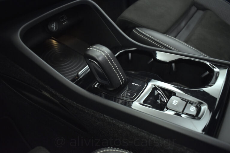 Volvo XC40 - D4 R-Design 190hp Panorama 4x4