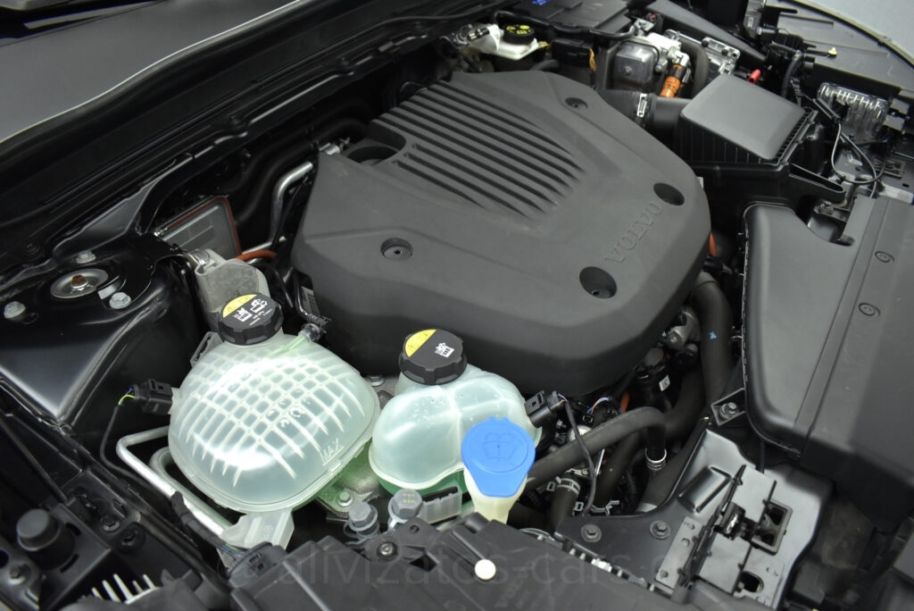 Volvo XC40 -  T5 Recharge Inscription 262hp Navi & Camera 360