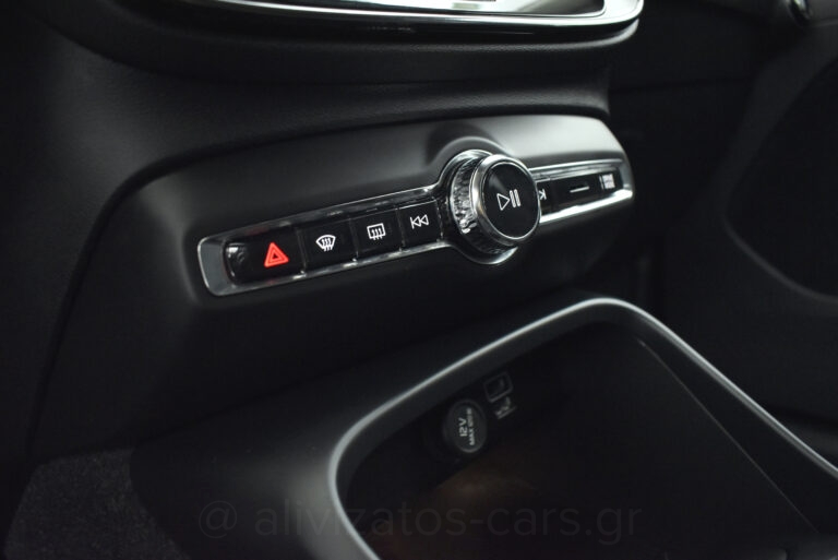 Volvo XC40 -  T5 Recharge Inscription 262hp Navi & Camera 360