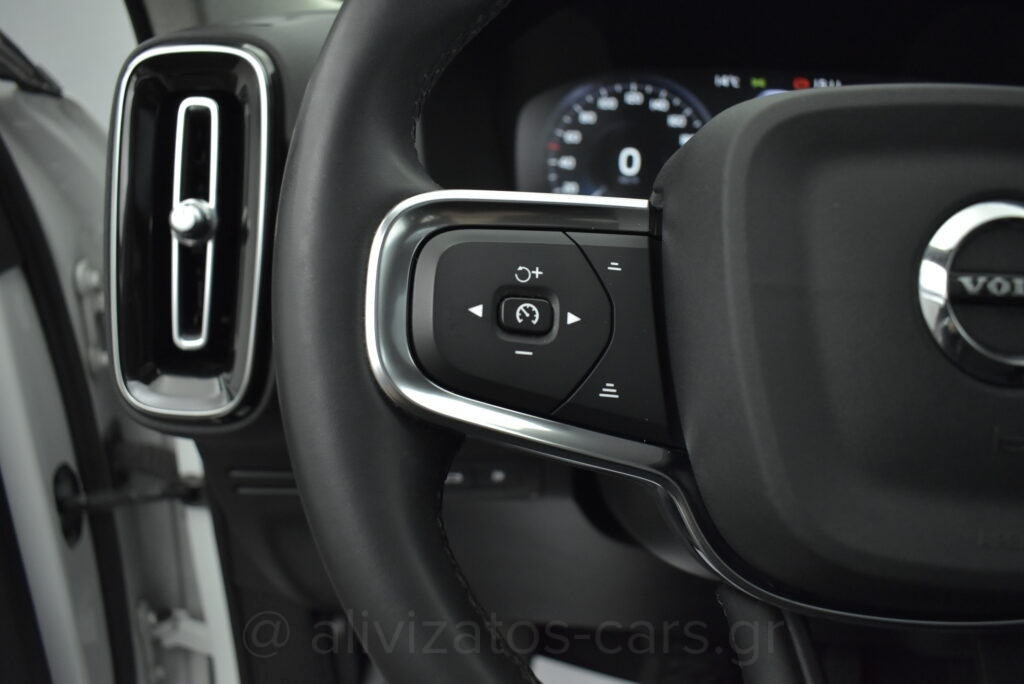 Volvo XC40 - T5 Recharge Inscription Panorama Plug in 262h Navi
