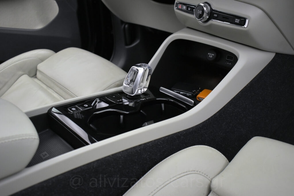 Volvo XC40 - T5 Recharge Inscription Plug in 262h Camera