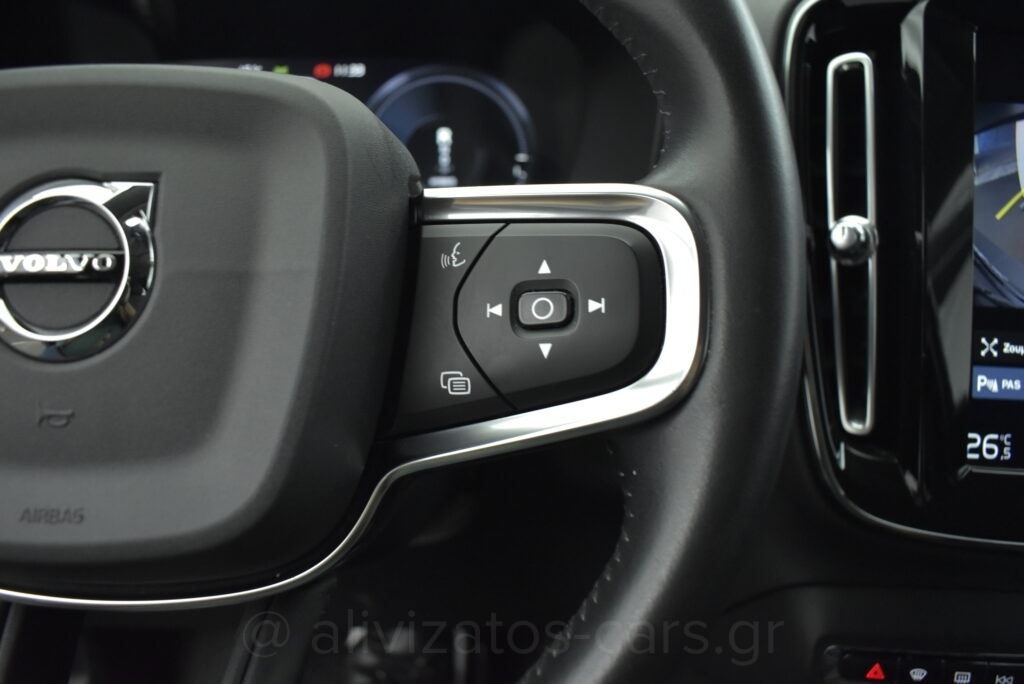 Volvo XC40 - T5 Recharge Inscription Plug in 262hp Panorama Camera