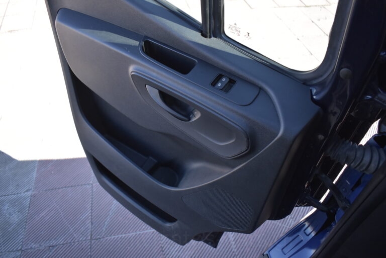 Mercedes-Benz Sprinter - no-subtitle