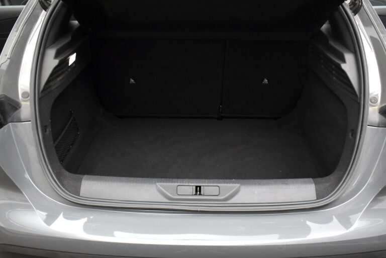 Peugeot 308 - 1.5 BLUEHDI EAT8 BUSINESS 130hp