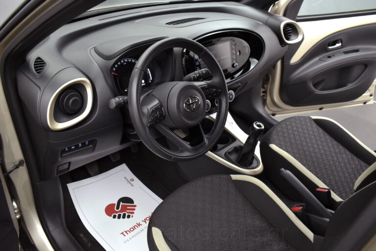 Toyota Aygo X - 1.0 VVT-i PULSE R17 CAMERA