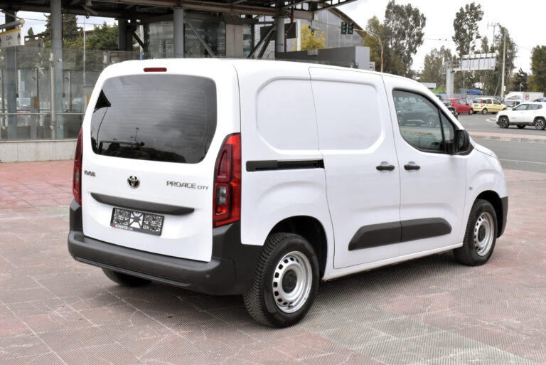 Toyota PROACE CITY -  1.5 D-4D Live 2 πλαινές Navigation