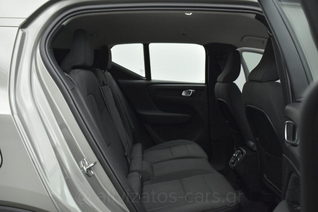 Volvo XC40 - T3 Momuntum ΕΑΤ8 Full Led 163hp