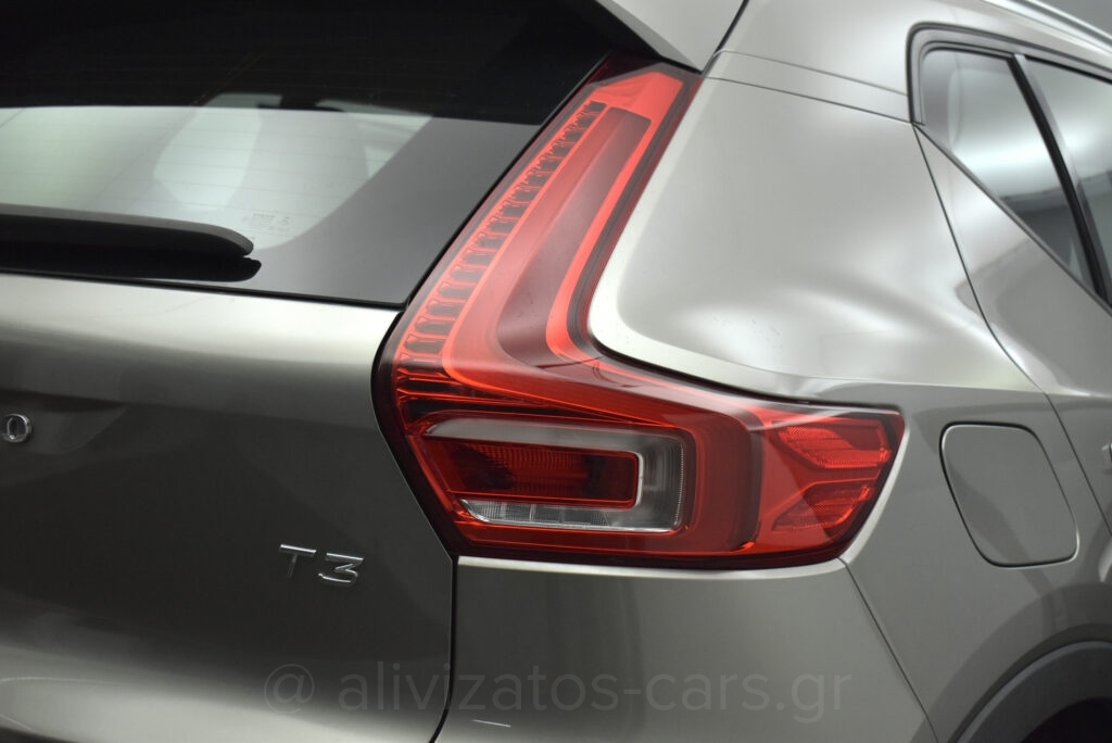 Volvo XC40 - T3 Momuntum ΕΑΤ8 Full Led 163hp
