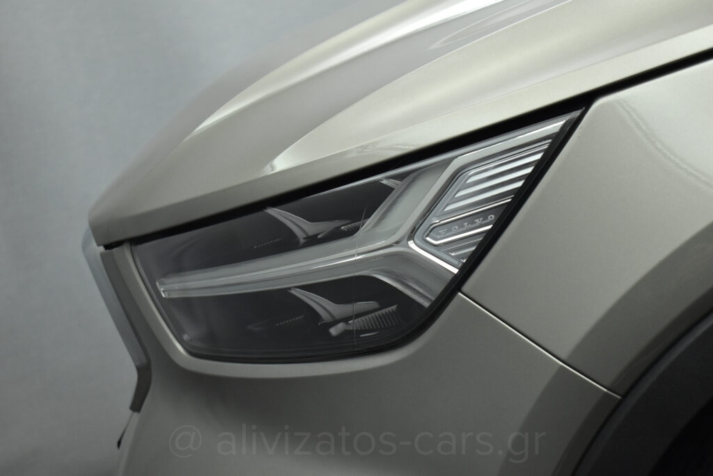 Volvo XC40 - T3 Momuntum ΕΑΤ8 Full Led 163hp