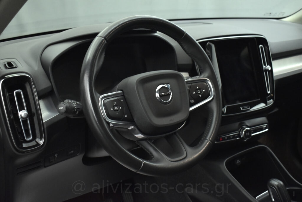 Volvo XC40 - T3 Momuntum ΕΑΤ8 Full Led 163hp